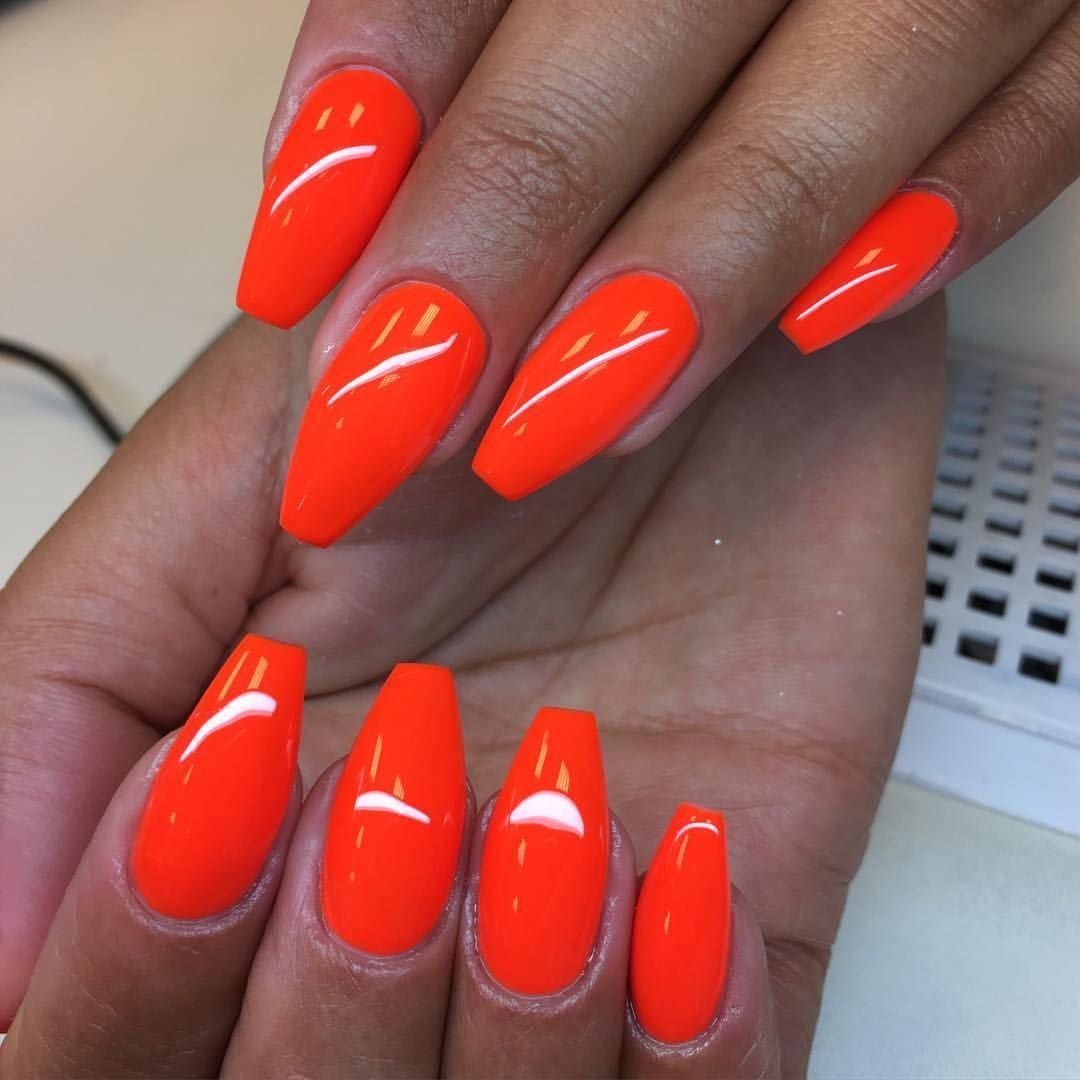 Ногти красно оранжевого цвета