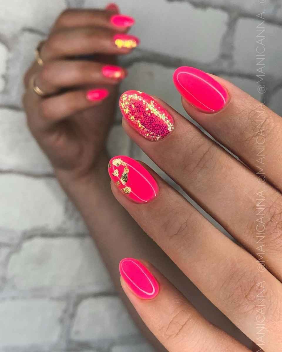 Неоновый маникюр на короткие ногти