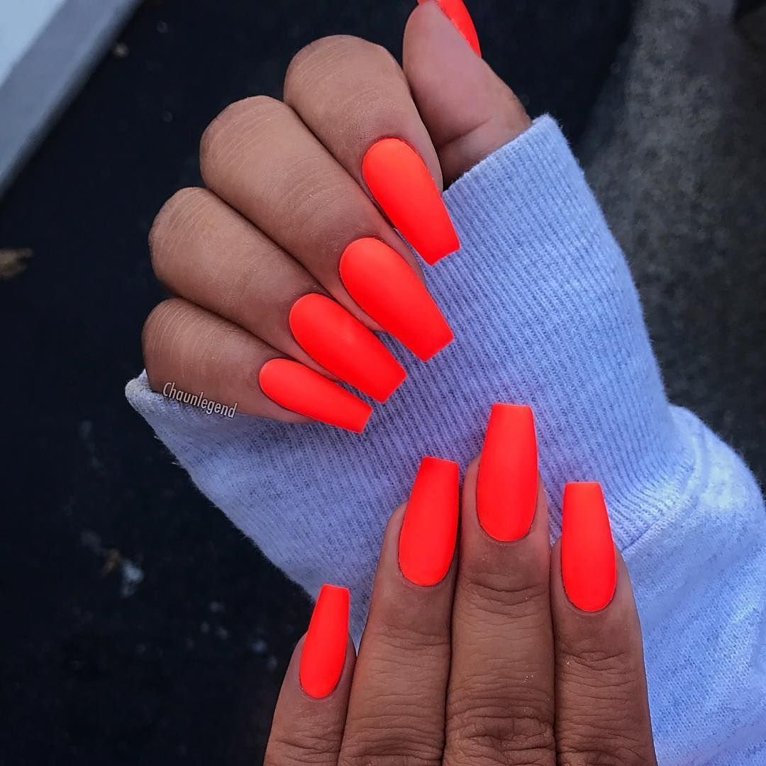 Оранжевый маникюр на длинные ногти