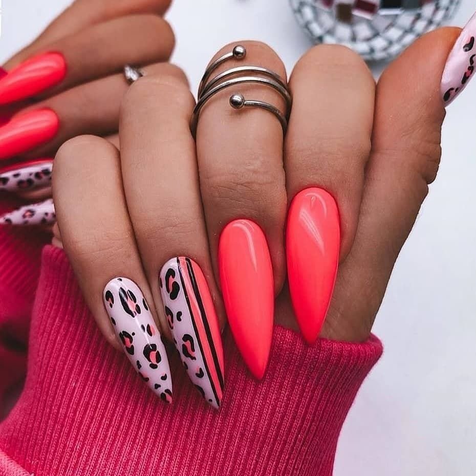 Яркий маникюр на длинные ногти