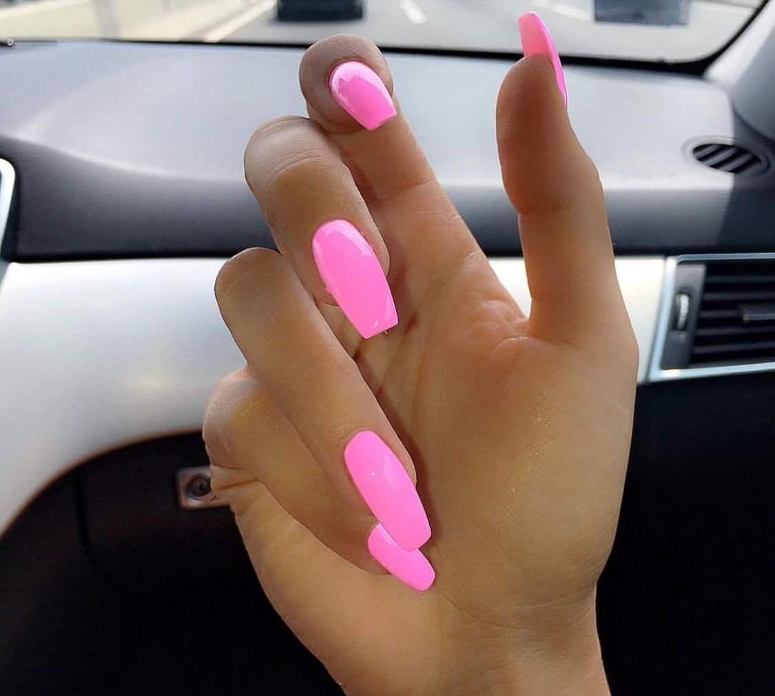 Неоновые розовые ногти