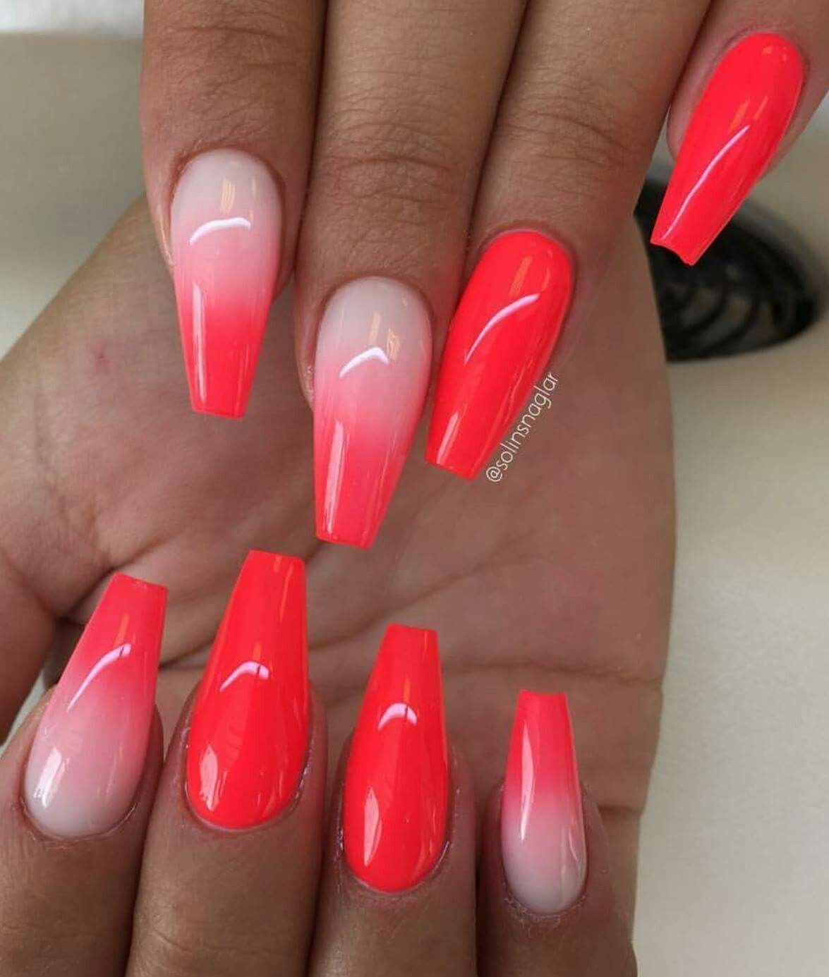 Коралловый маникюр на длинные ногти