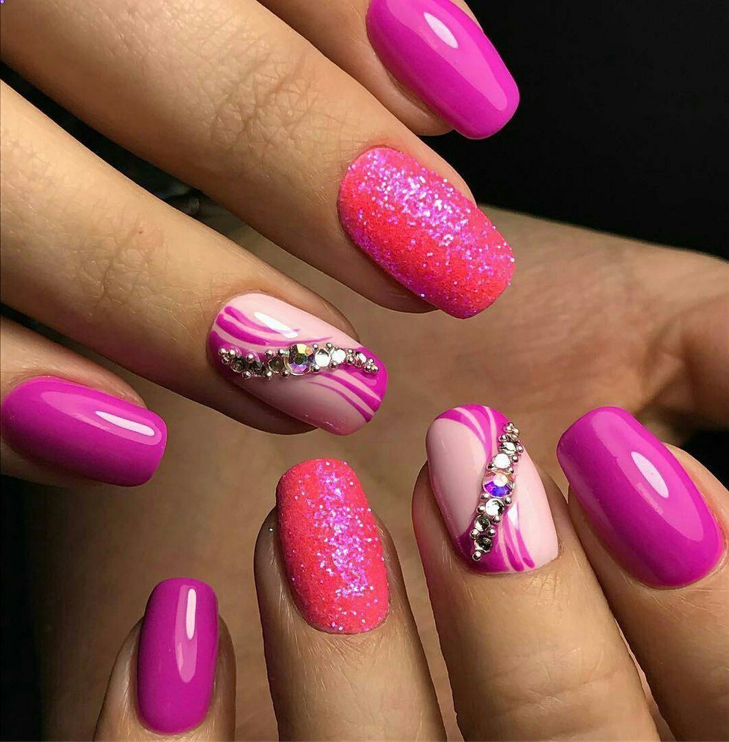 Маникюр фуксия 2022