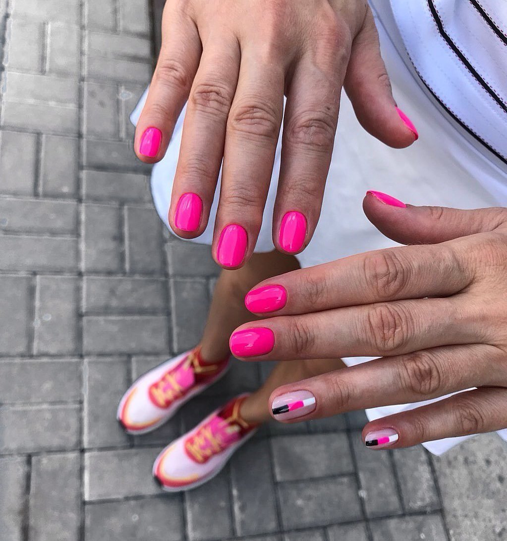 Маникюр фуксия миндаль 2022