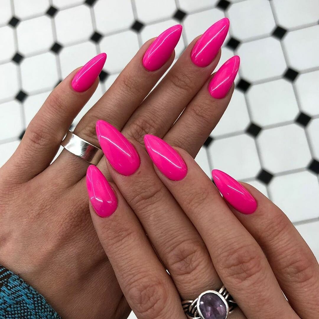 Ногти фуксия 2022