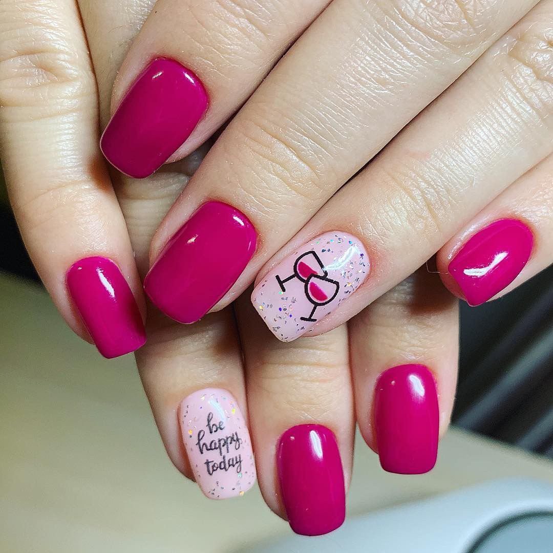 Яркий розовый маникюр