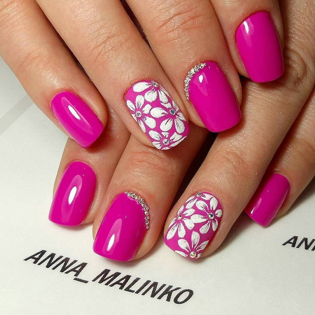 Яркие розовые ногти