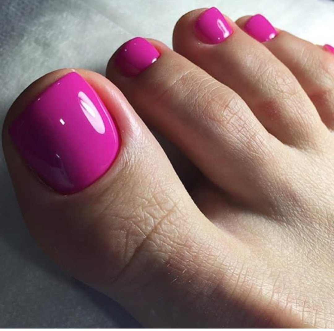 Розовый маникюр