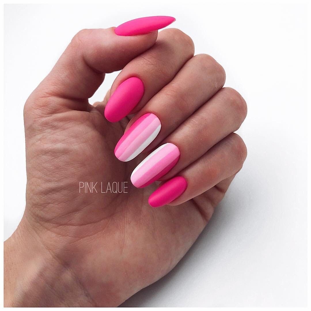 Яркий маникюр с блестками