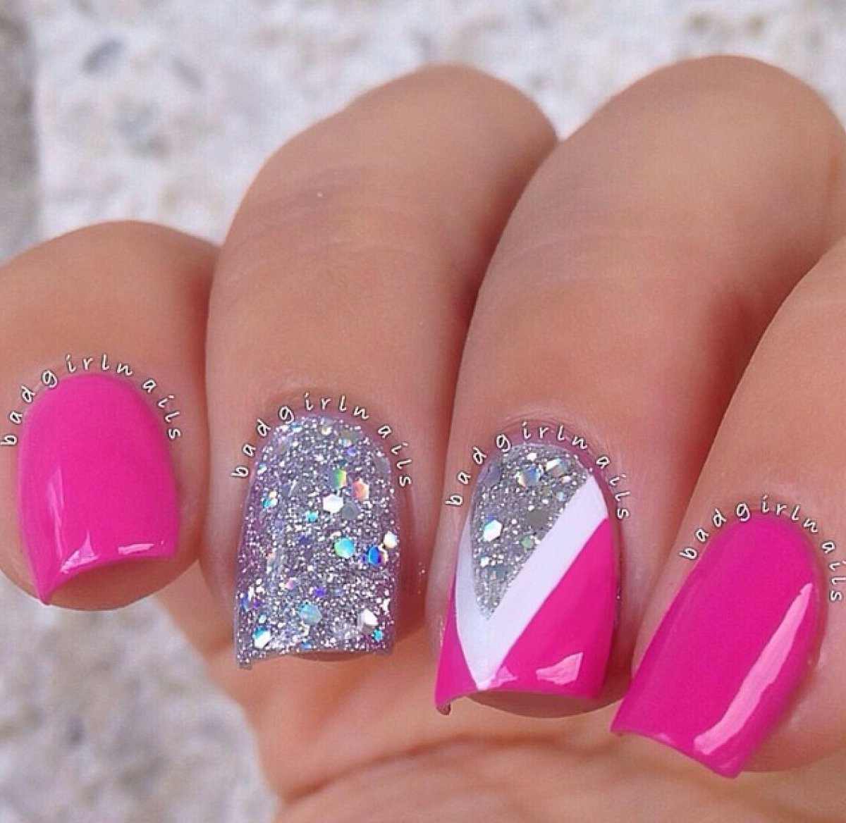 Маникюр фуксия миндаль 2021