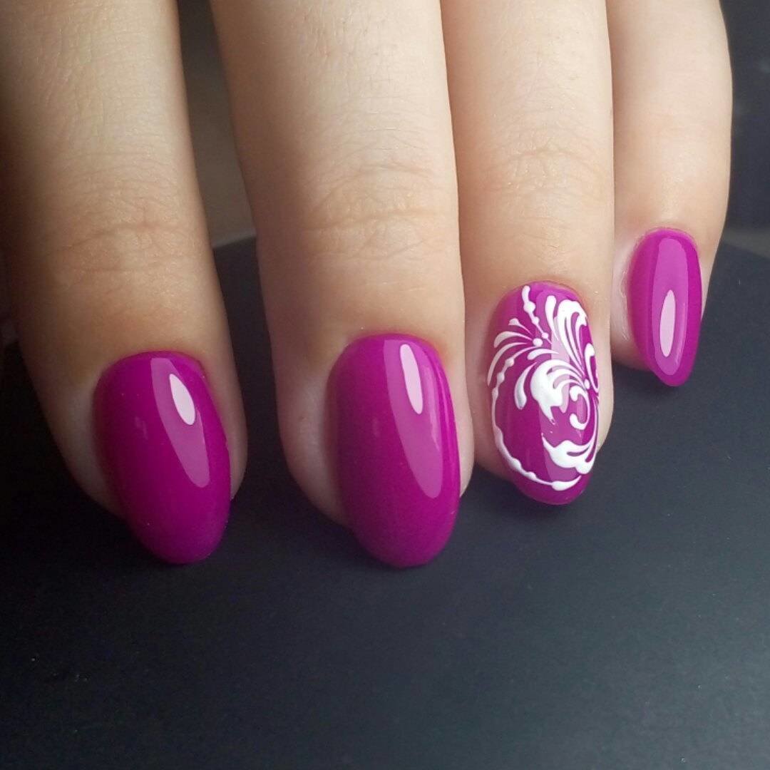 Ярко розовые ногти