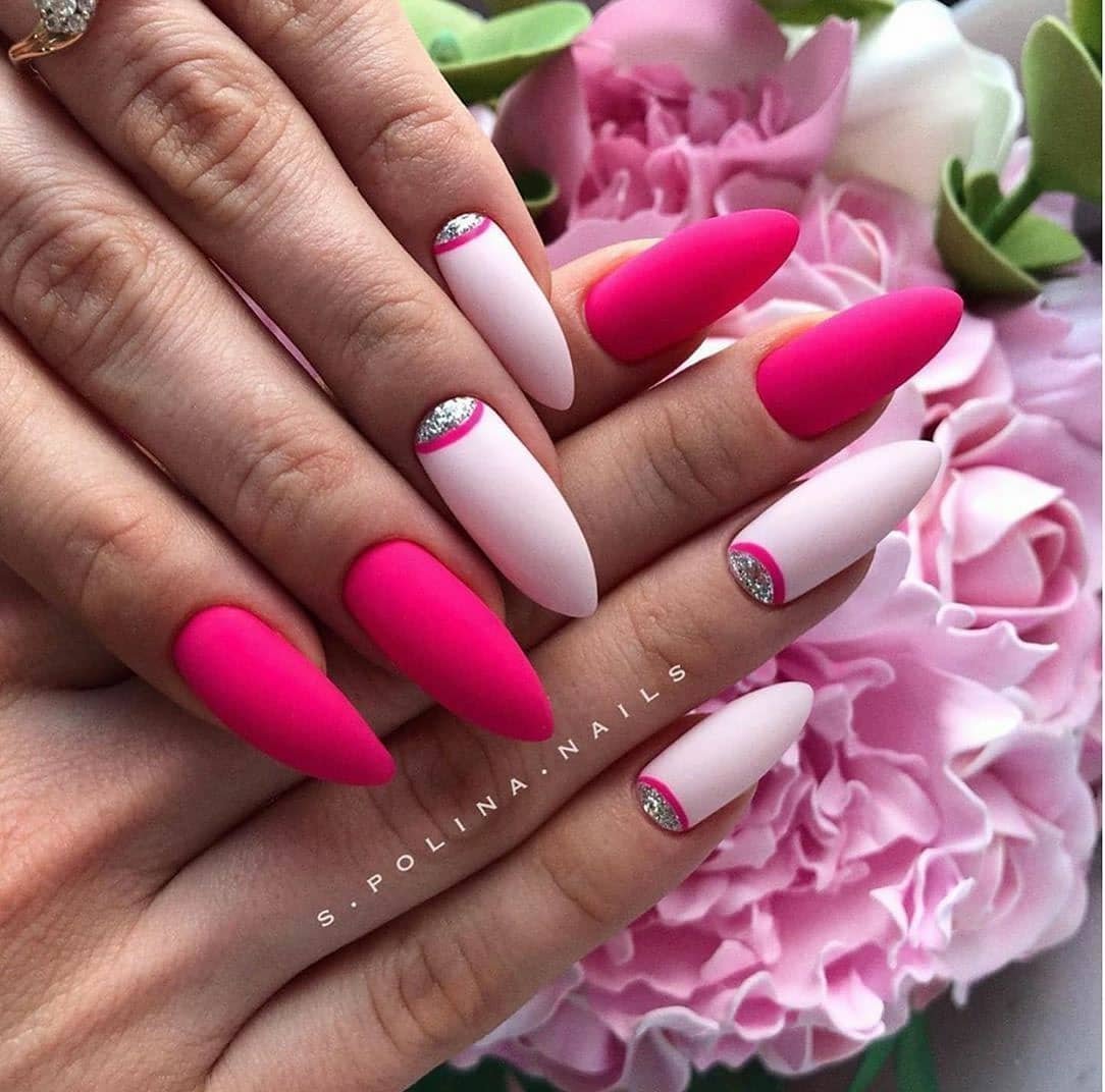 Малиновый маникюр