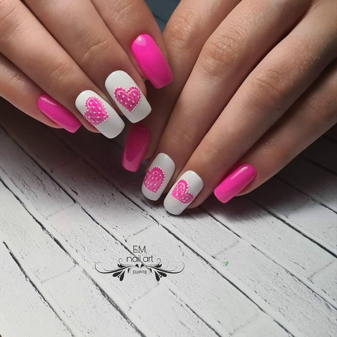 Малиновый маникюр