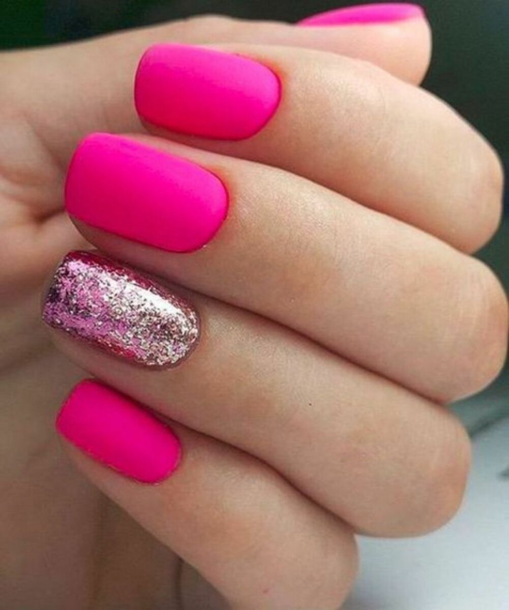 Ртемнорозовый маникюр
