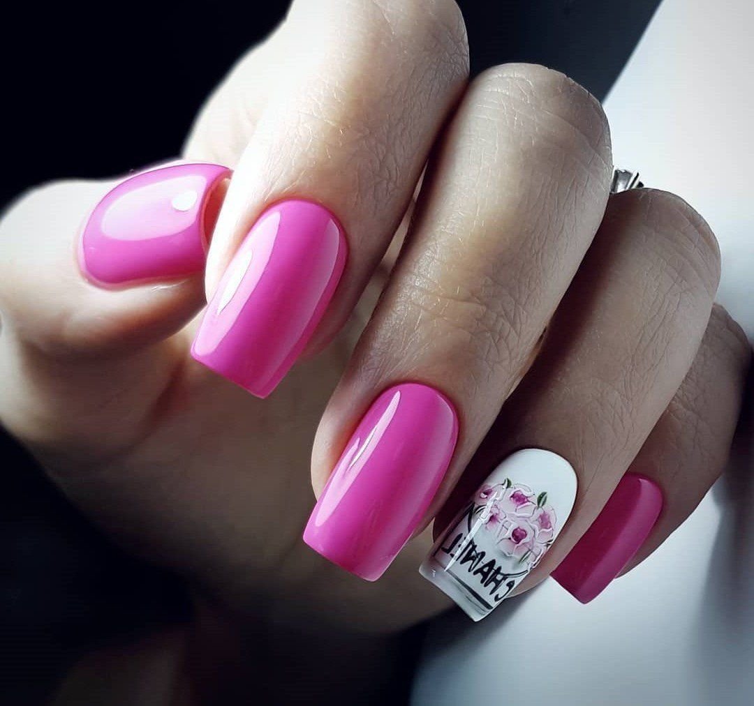 Маникюр яркий однотонный