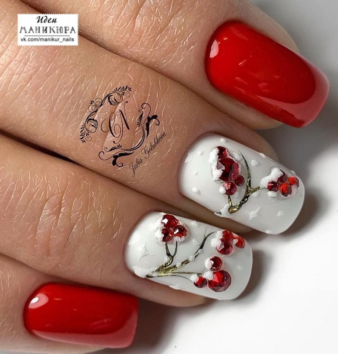 Маникюр с рябинкой