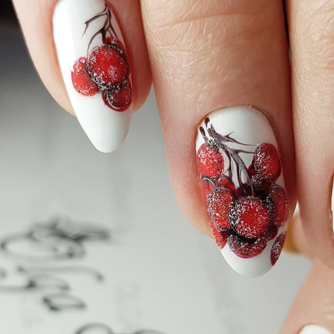 Маникюр с рябиной