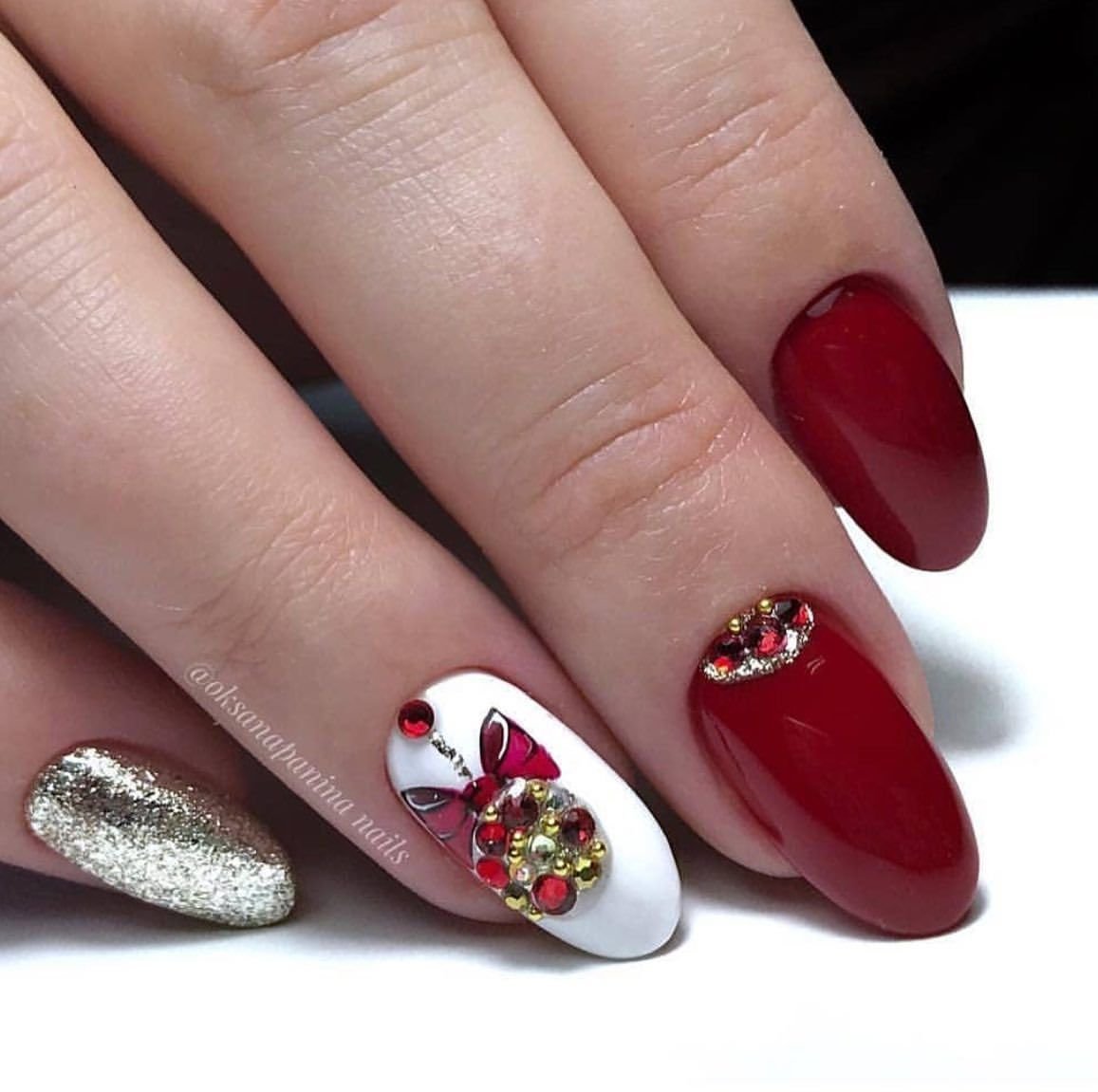 Новогодний маникюр вишня