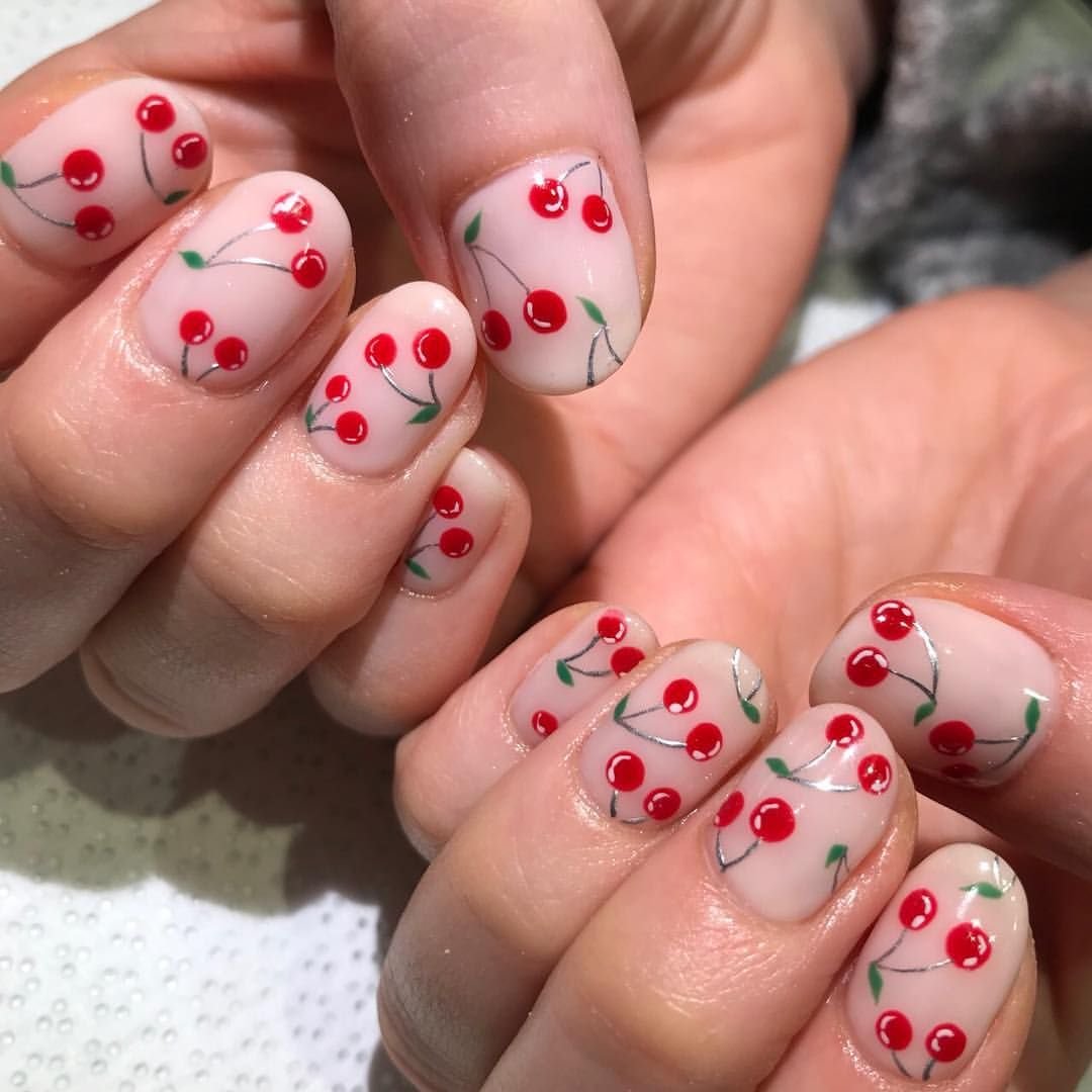 Маникюр вишня