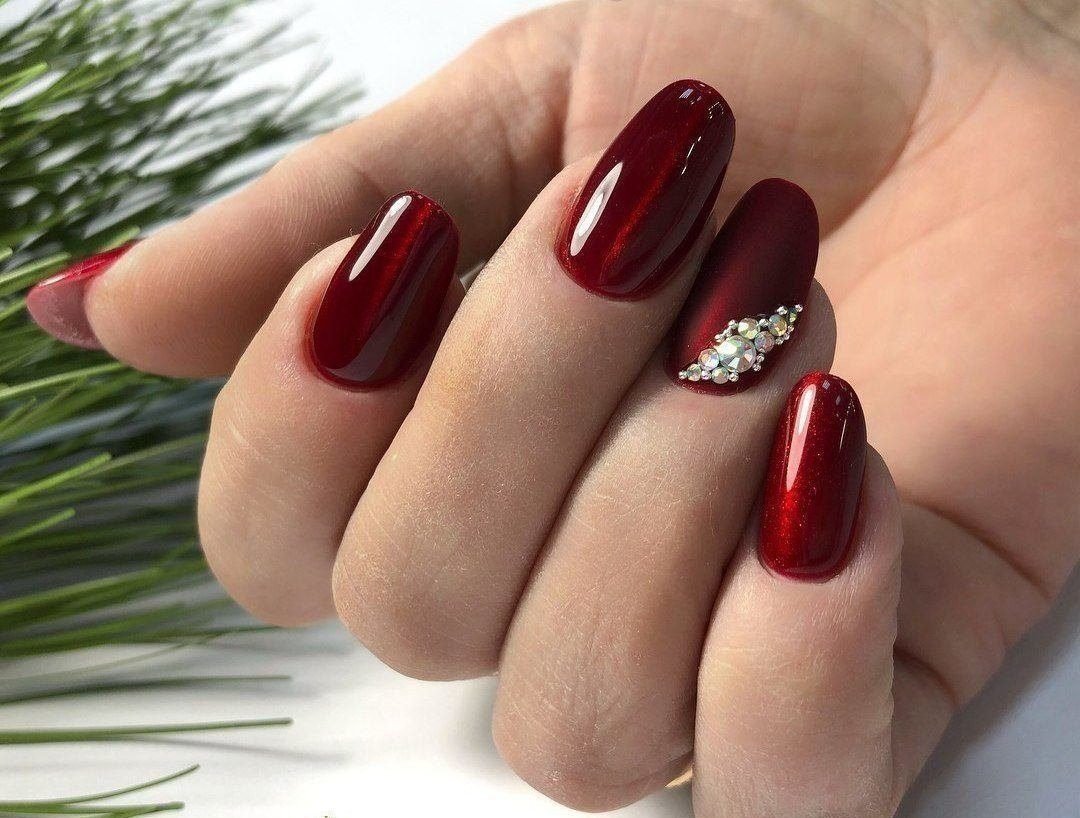 Красно бордовый маникюр