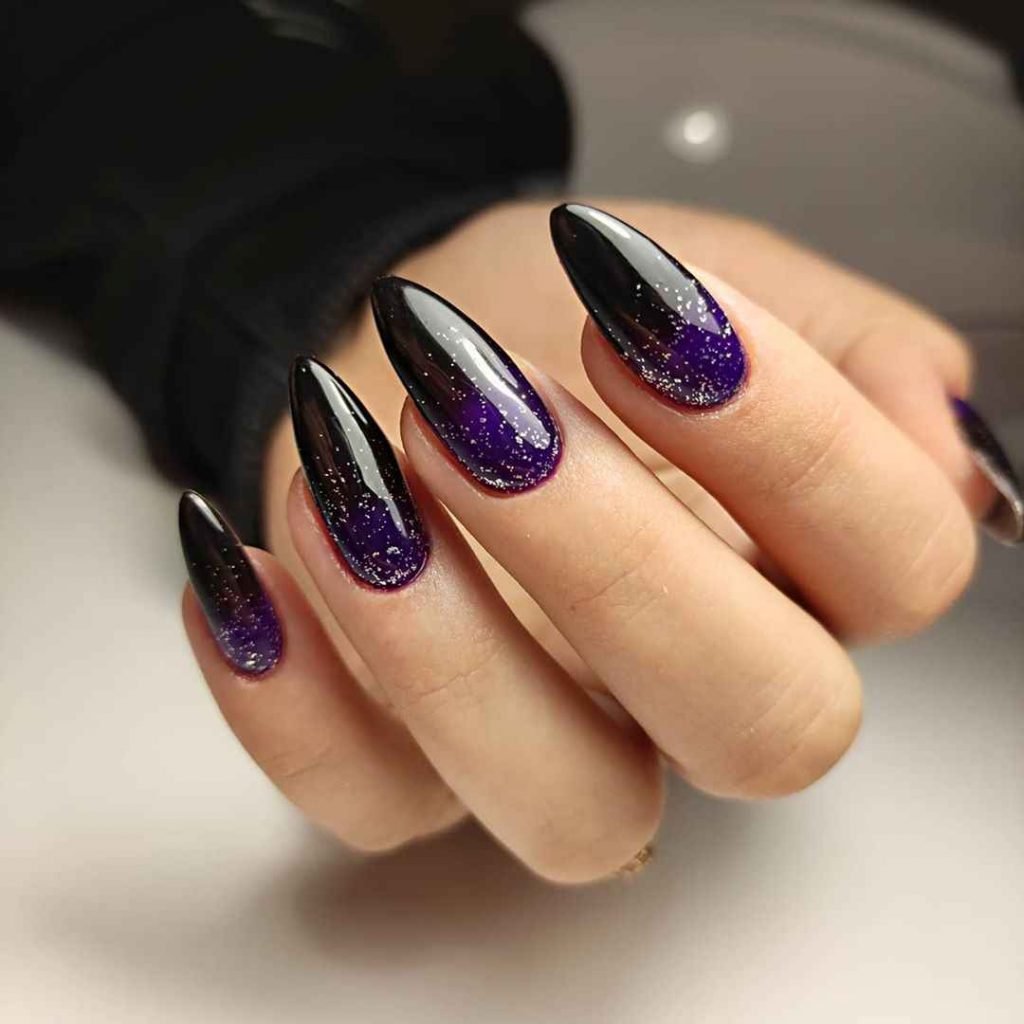 Маникюр со стразами и блестками