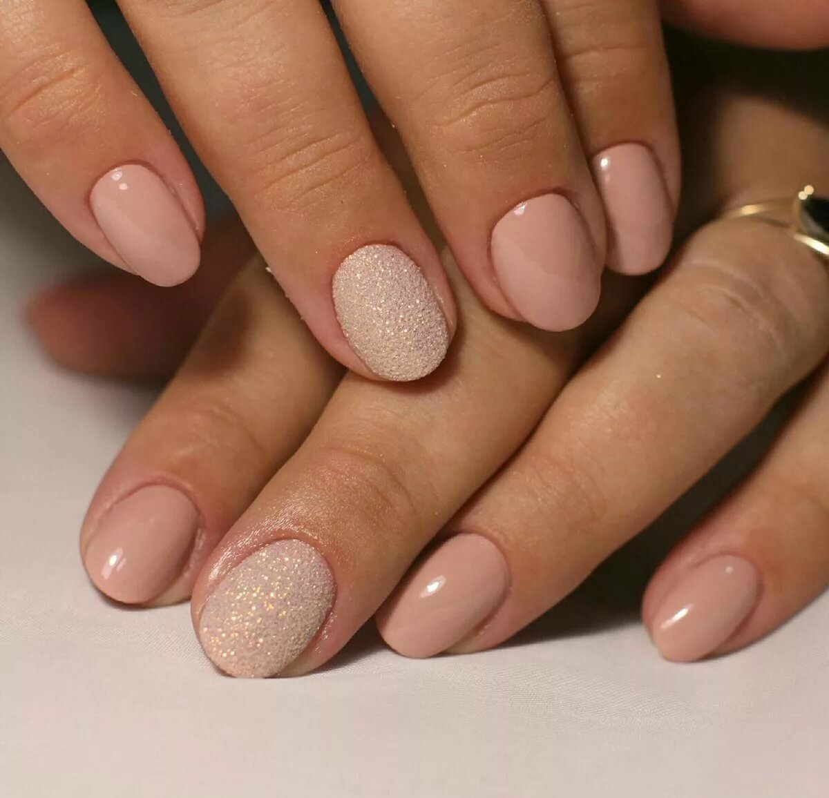 Однотонный маникюр