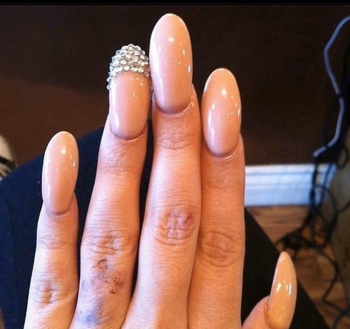 Наращивание ногтей френч миндалевидной формы