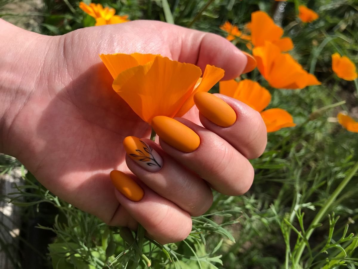 Оранжевый френч миндаль 2021