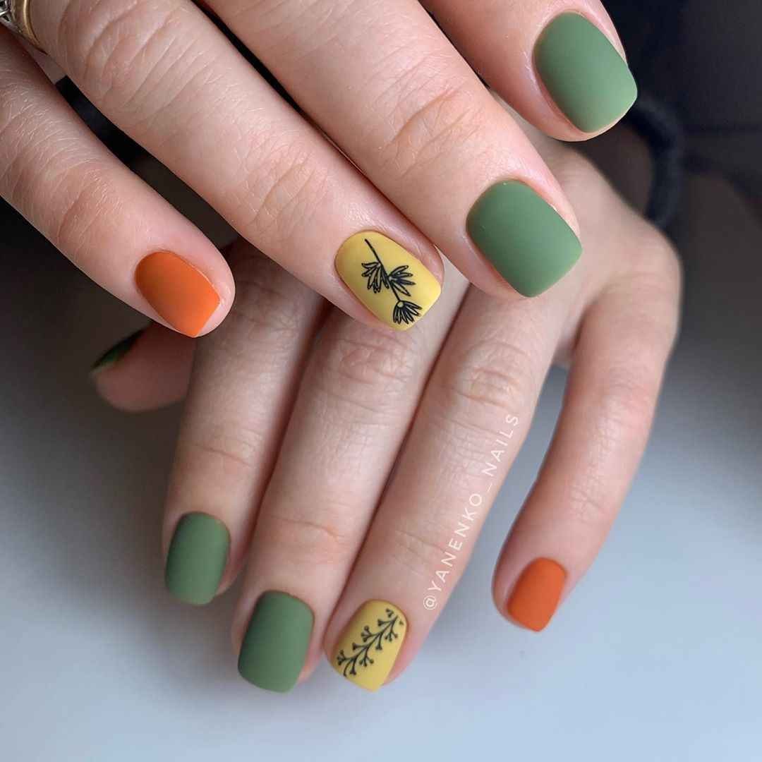 Маникюр салатовый с оранжевым