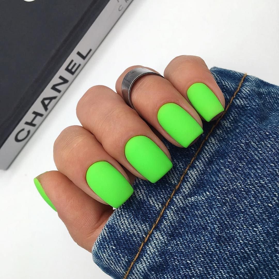 Зеленый с оранжевым маникюр фото