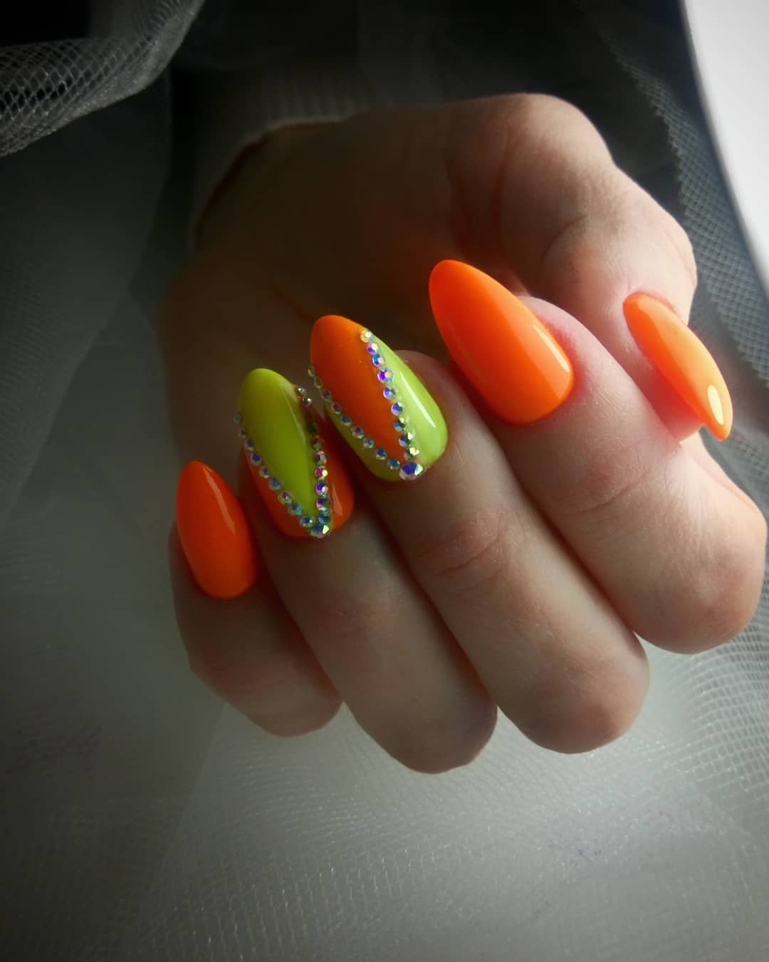 Оранжевый френч миндаль 2021