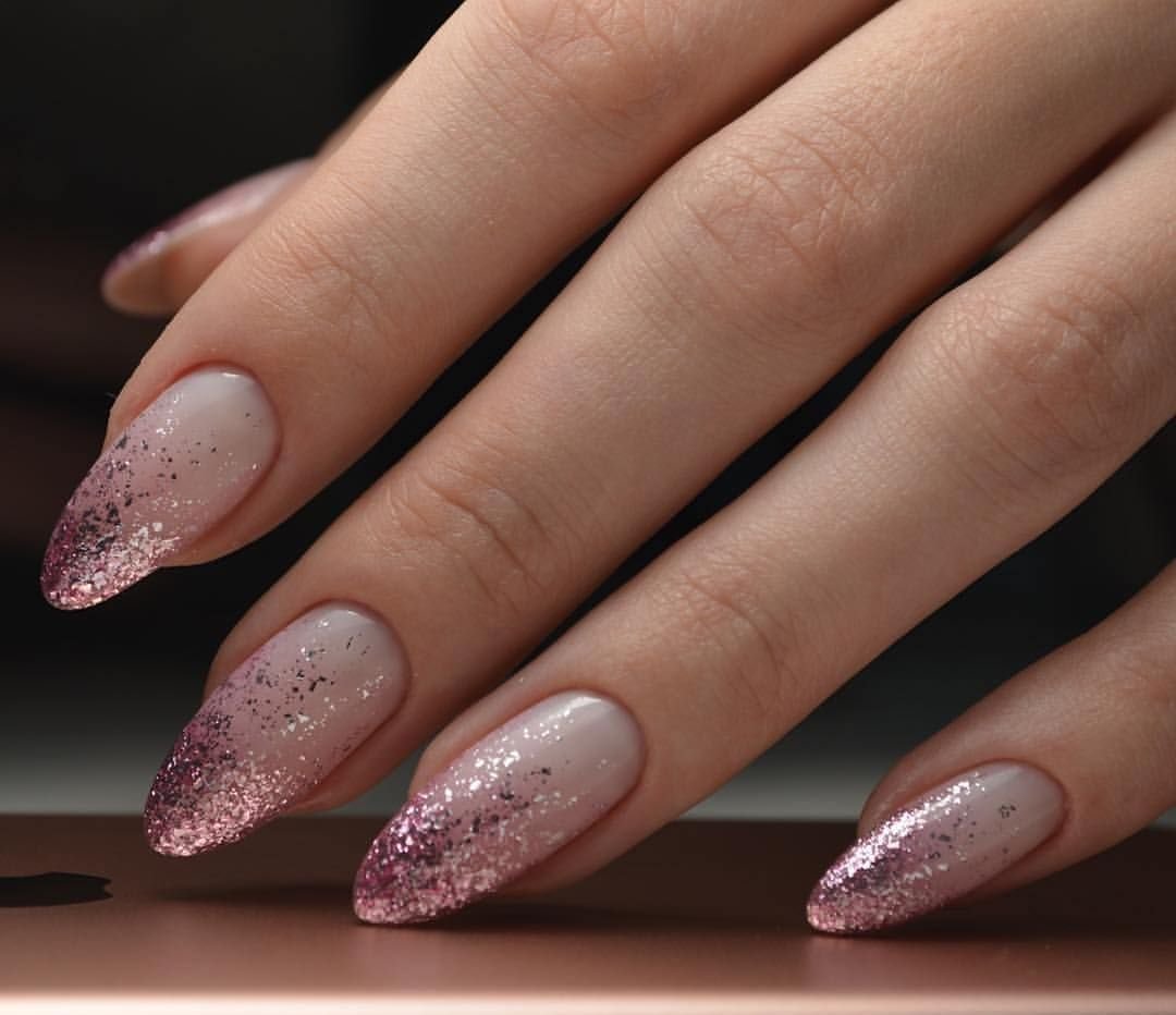 Блестящий нюд на миндаль