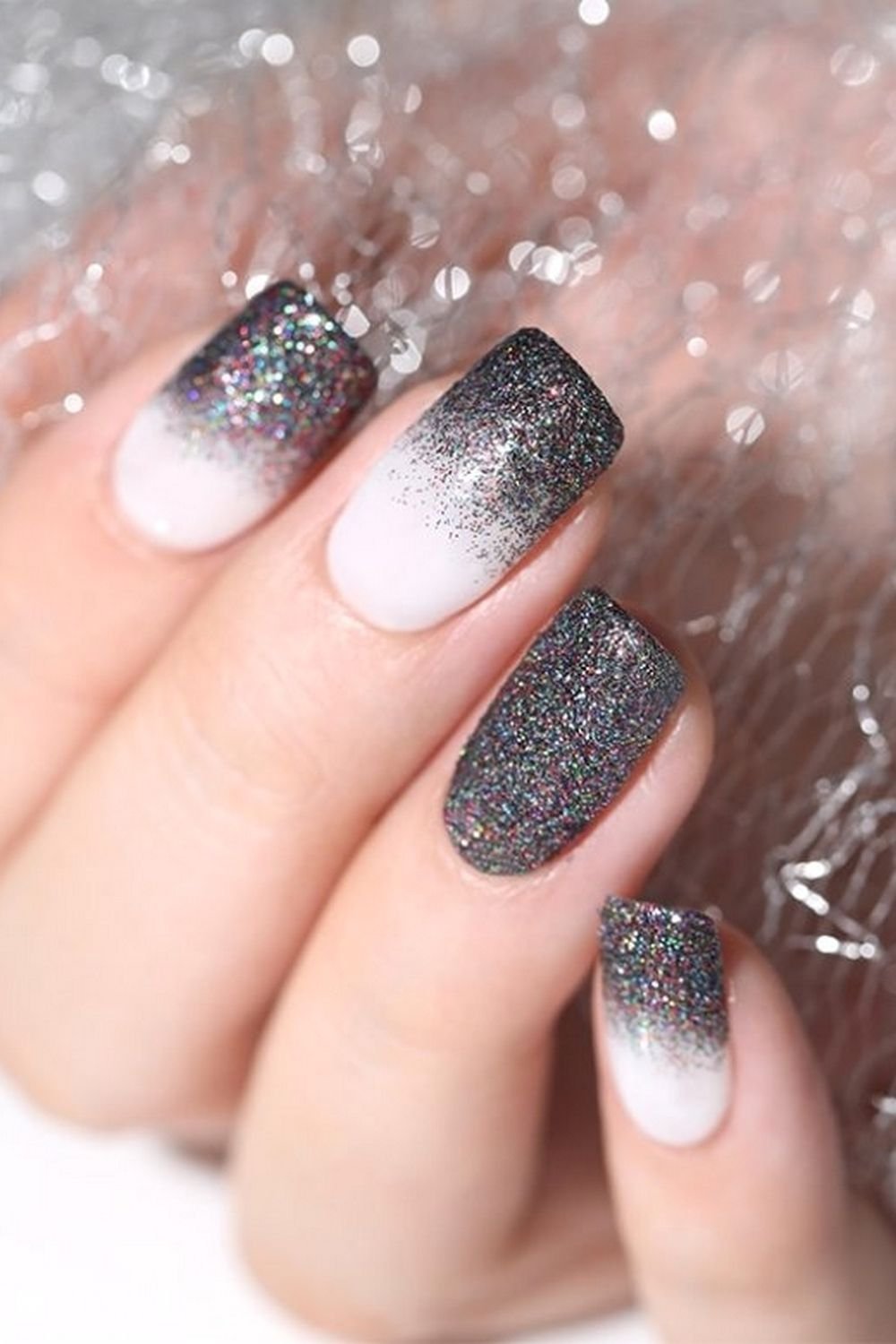 Маникюр с блёсткаююююю