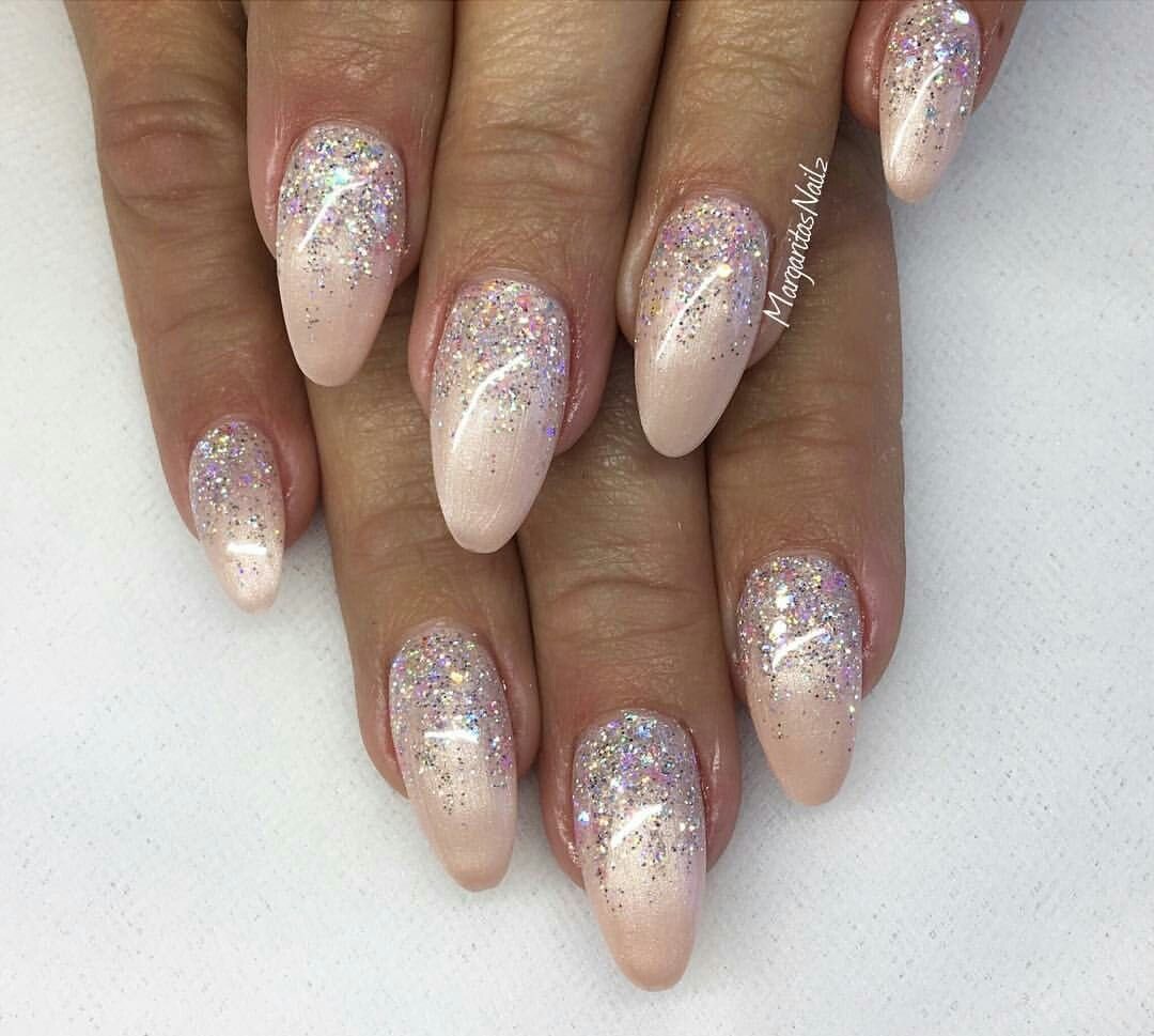 Маникюр растяжка блестками