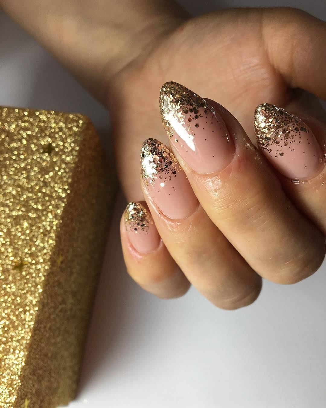 Маникюр с блестками