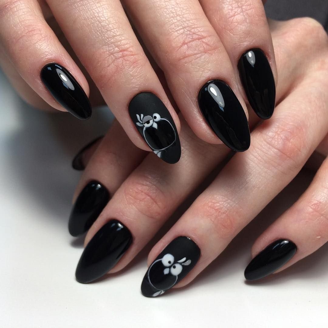 Красивый черный маникюр