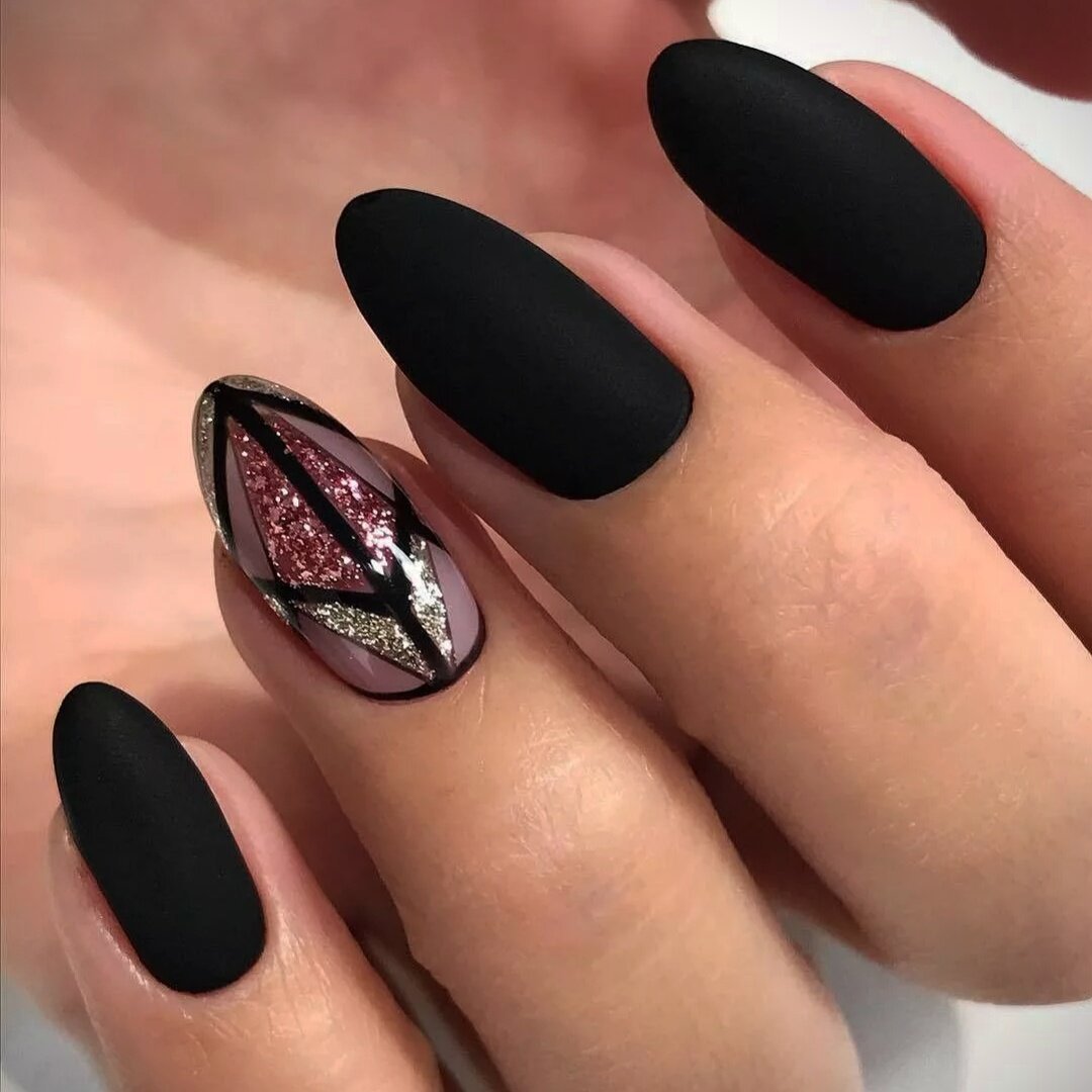 Черный маникюр