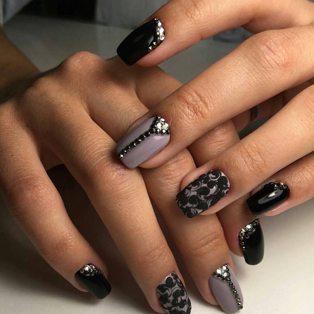 Красивые черные ногти