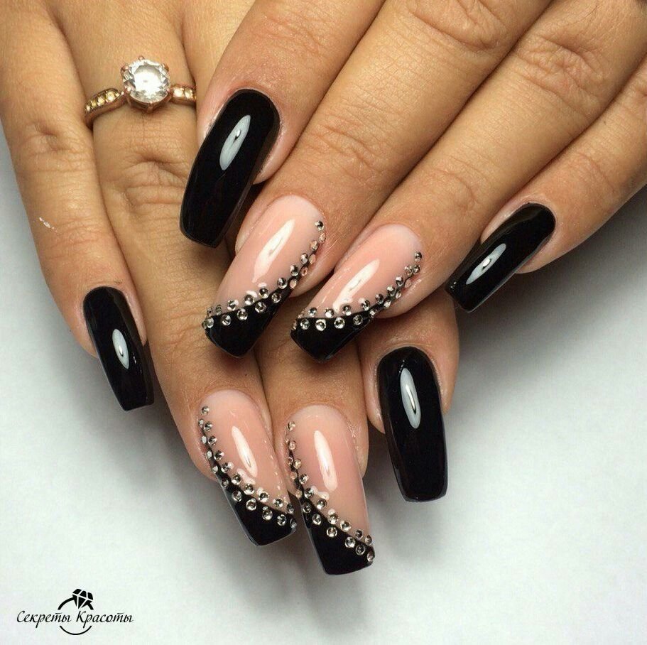 Красивый темный маникюр