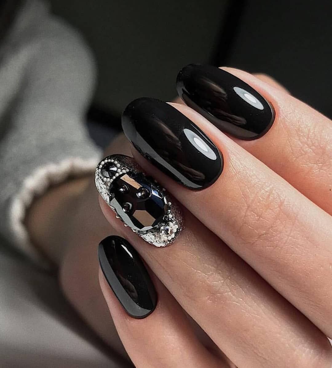 Модный чёрный маниккюр 2020