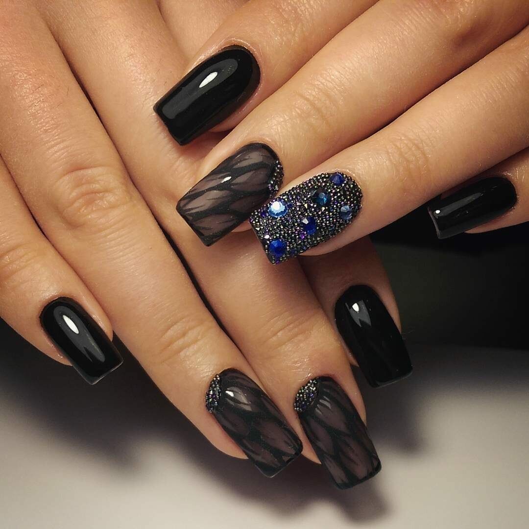 Черный маникюр