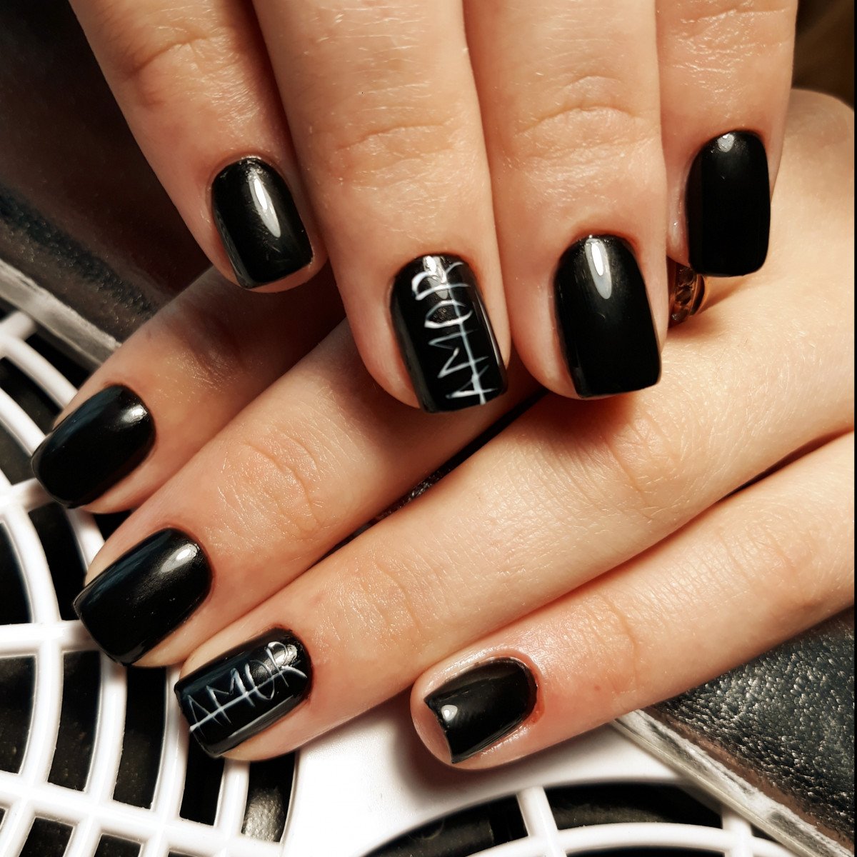 Черный маникюр фото