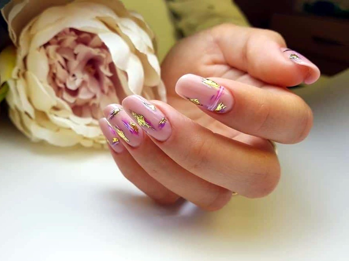 Осенний маникюр для немолодой дамы