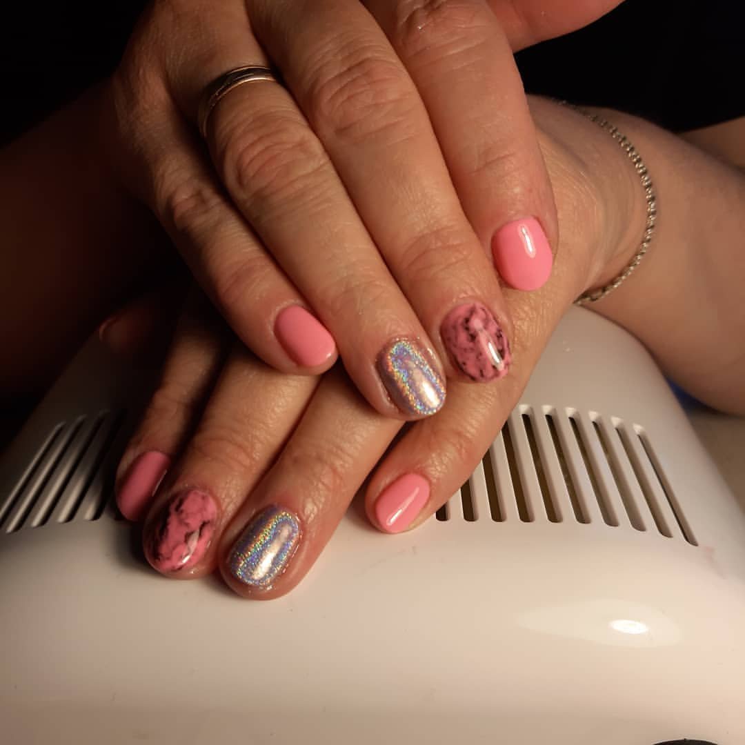 Маникюр на возрастные руки