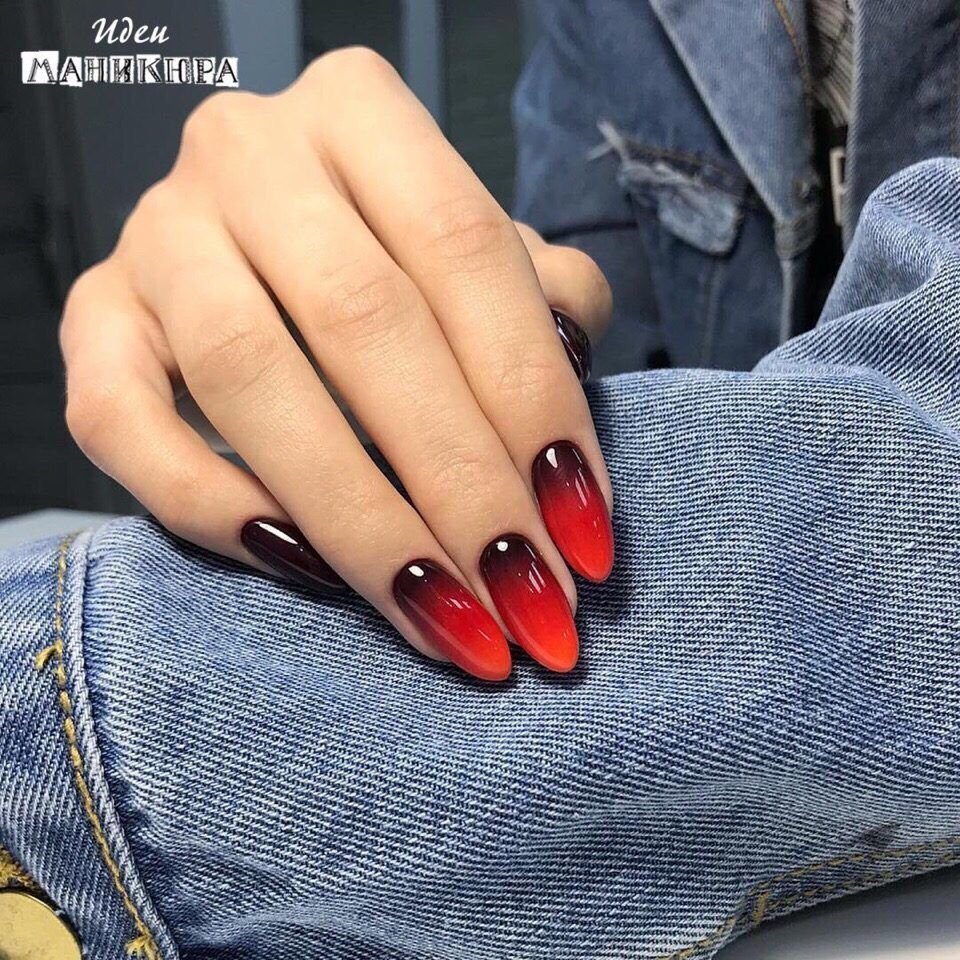 Черно красный градиент на ногтях