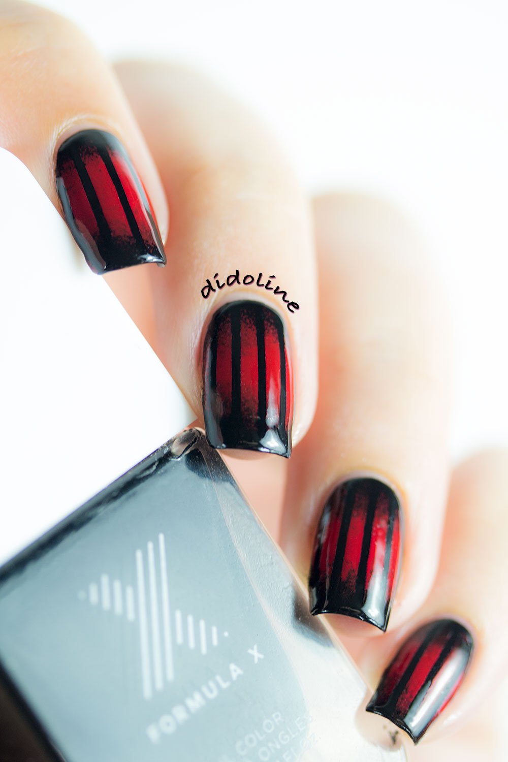 Переход красного в черный на ногтях