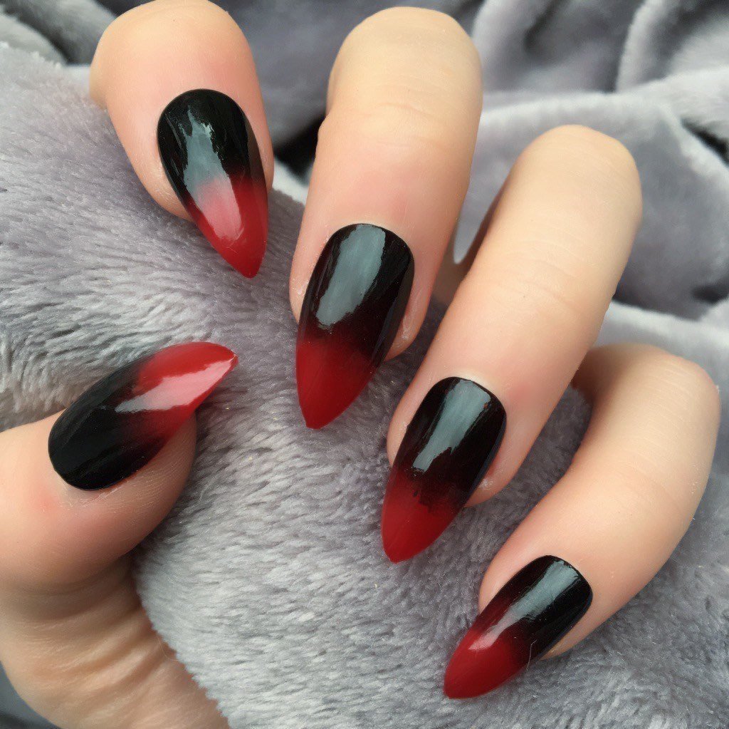 Черный градиент на ногтях