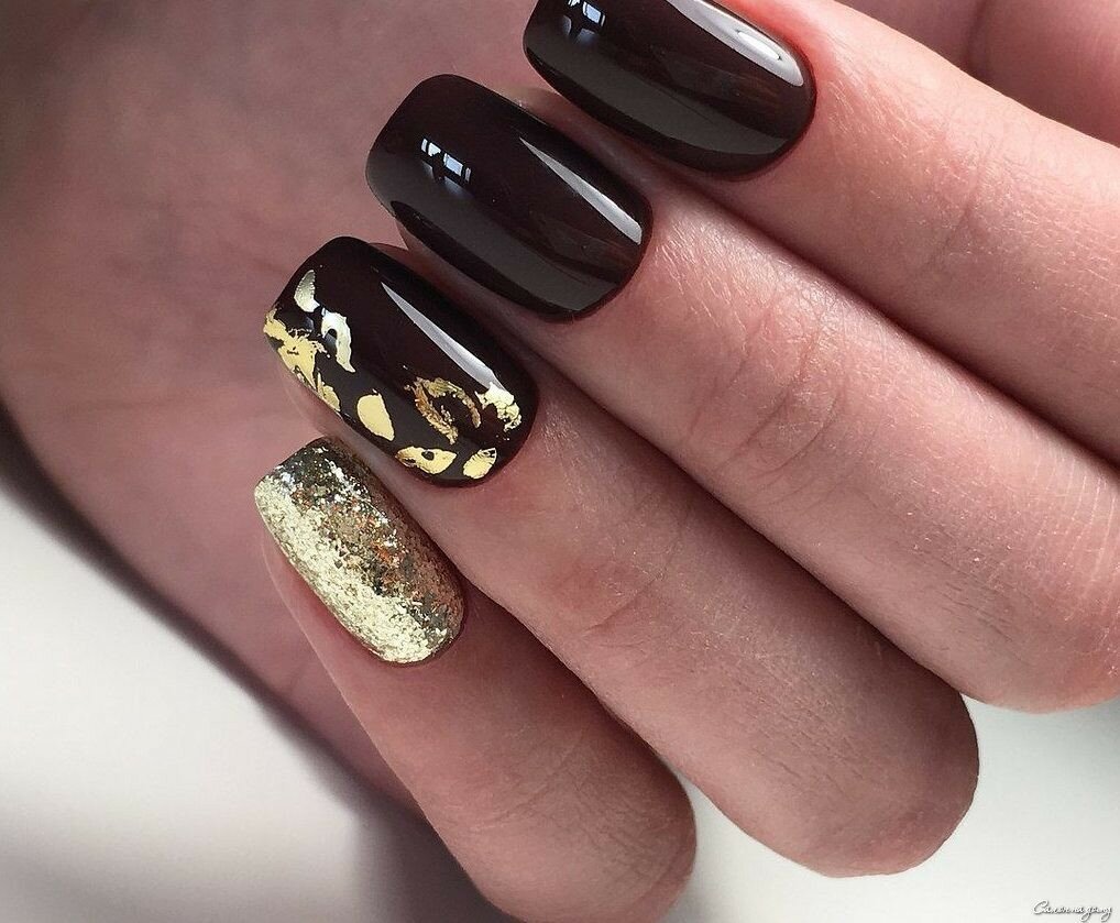 Коричневый маникюр с золотом