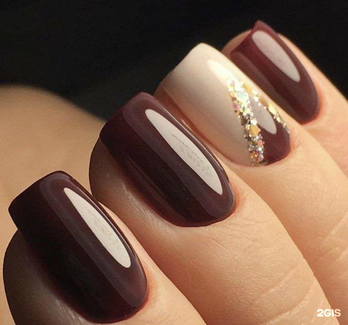 Коричневый маникюр с фольгой