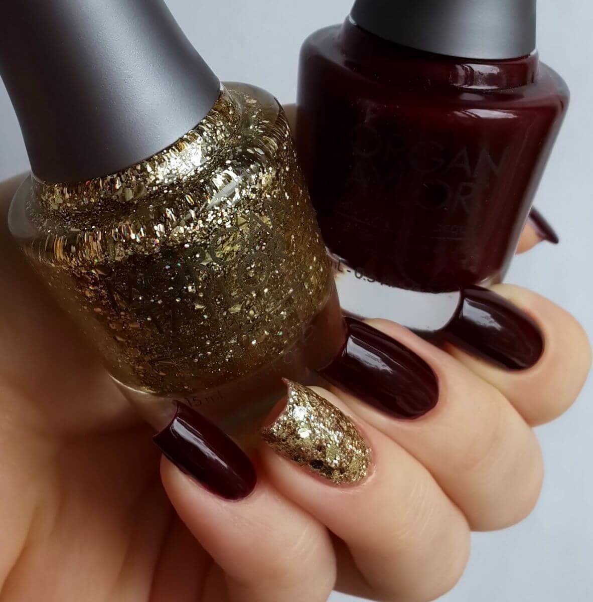 Ногти коричневые с золотом